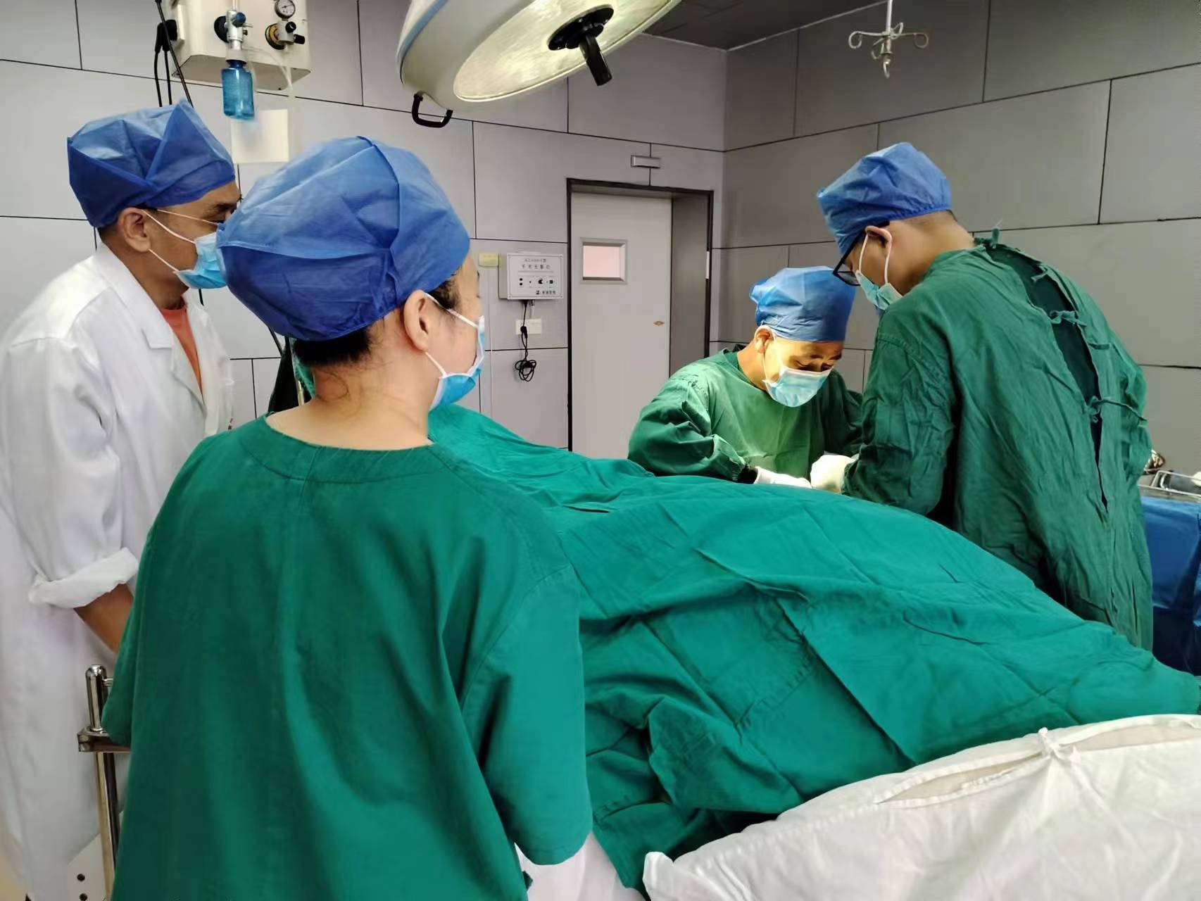 衡阳市第四人民医院成功开展骨科手术